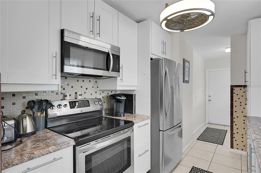 На продажу: $284,500 (2 спален, 2 ванн, 1299 Квадратных фут)