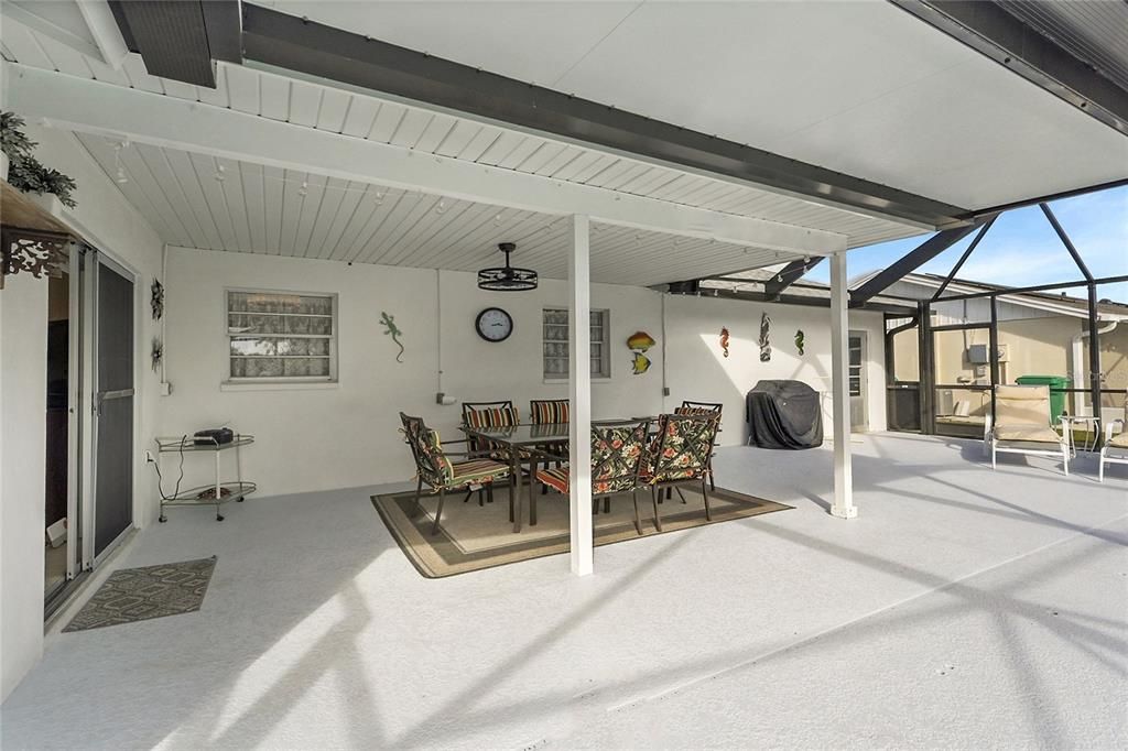 На продажу: $284,500 (2 спален, 2 ванн, 1299 Квадратных фут)