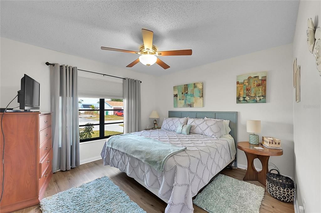 На продажу: $284,500 (2 спален, 2 ванн, 1299 Квадратных фут)