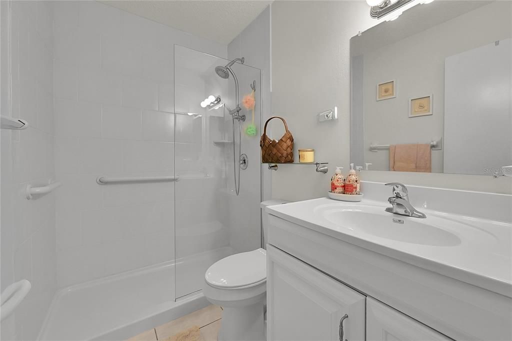 На продажу: $284,500 (2 спален, 2 ванн, 1299 Квадратных фут)