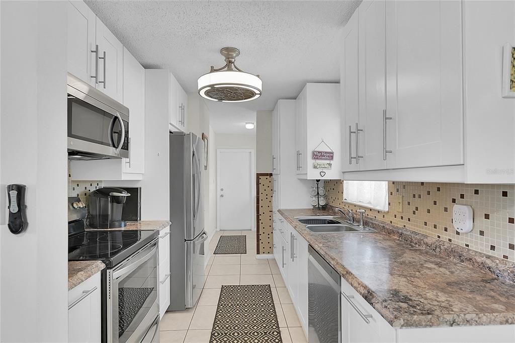 На продажу: $284,500 (2 спален, 2 ванн, 1299 Квадратных фут)