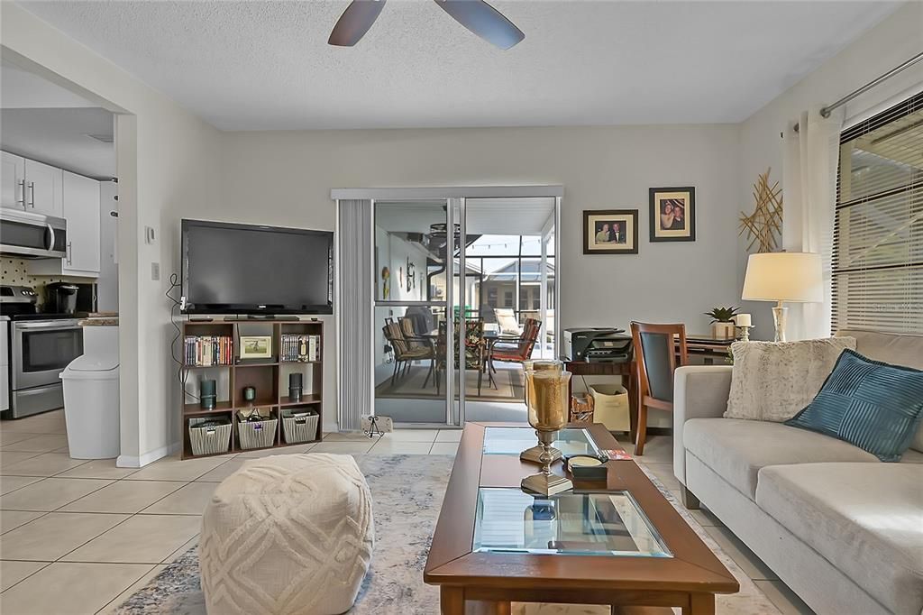 На продажу: $284,500 (2 спален, 2 ванн, 1299 Квадратных фут)