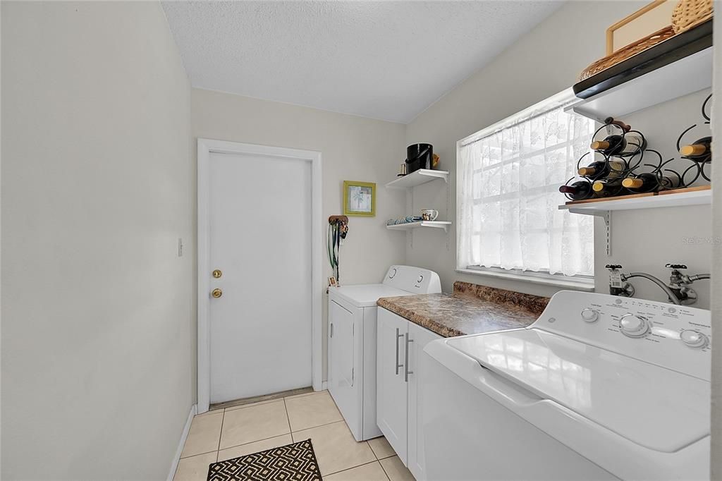 На продажу: $284,500 (2 спален, 2 ванн, 1299 Квадратных фут)