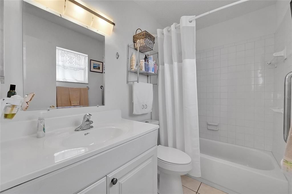 На продажу: $284,500 (2 спален, 2 ванн, 1299 Квадратных фут)