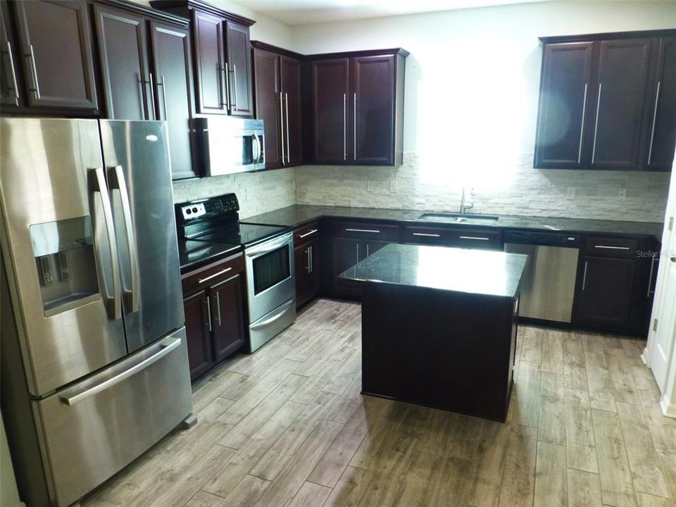 В аренду: $3,200 (3 спален, 2 ванн, 2230 Квадратных фут)