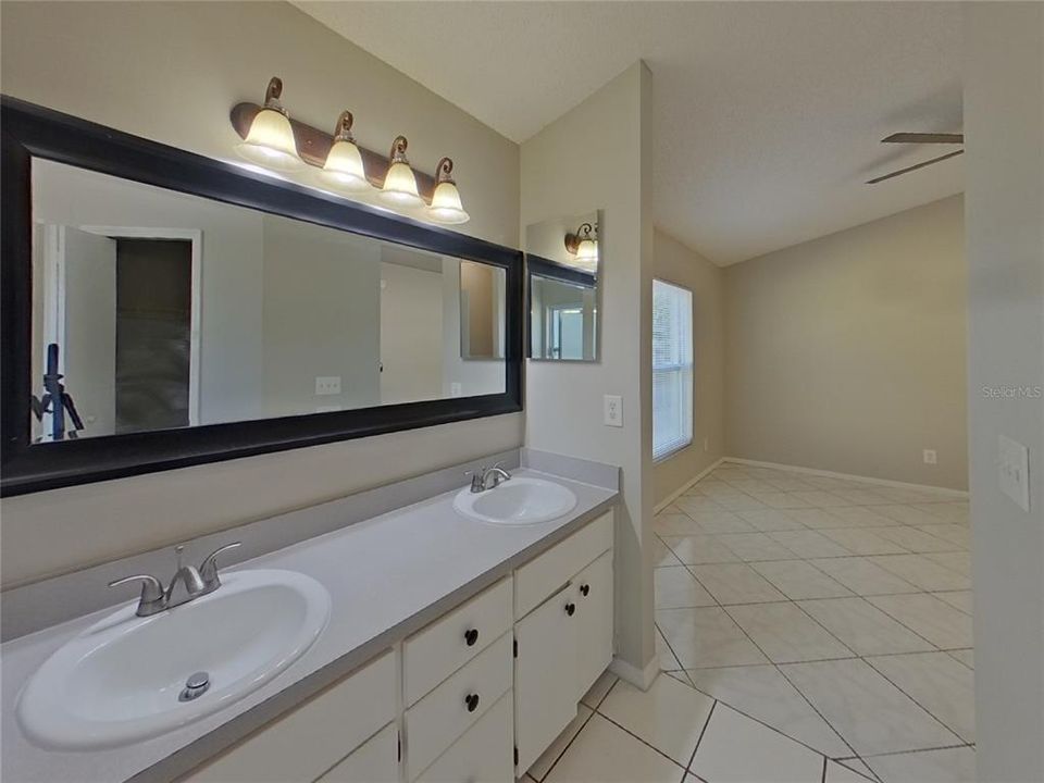 出租: $1,839 (3 贝兹, 2 浴室, 1178 平方英尺)