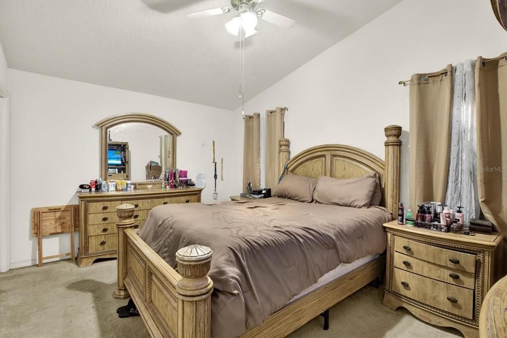 Под контрактом: $290,000 (3 спален, 2 ванн, 1262 Квадратных фут)