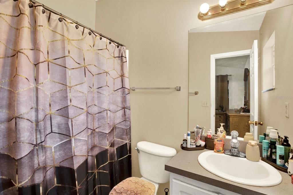 Под контрактом: $290,000 (3 спален, 2 ванн, 1262 Квадратных фут)