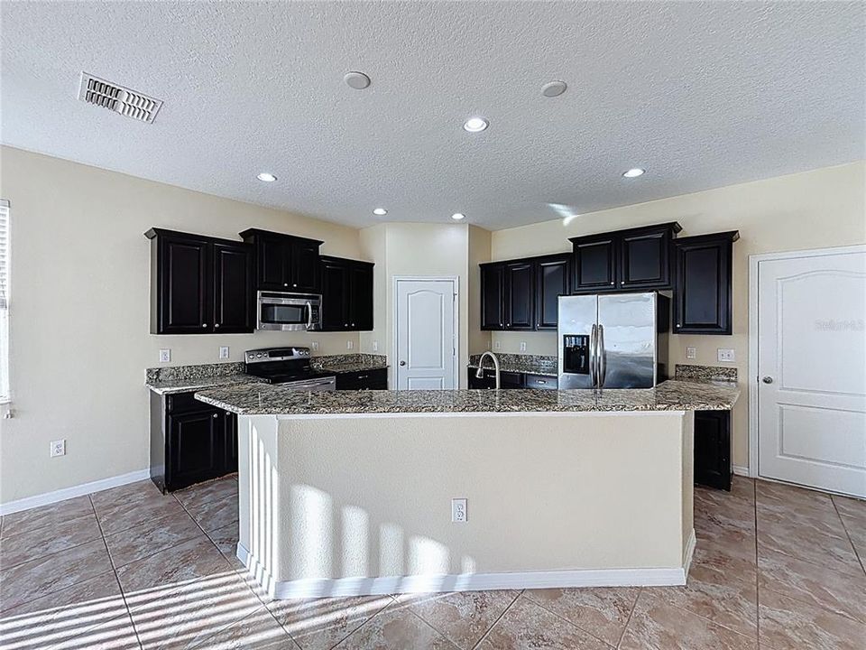 待售: $459,000 (5 贝兹, 3 浴室, 3332 平方英尺)