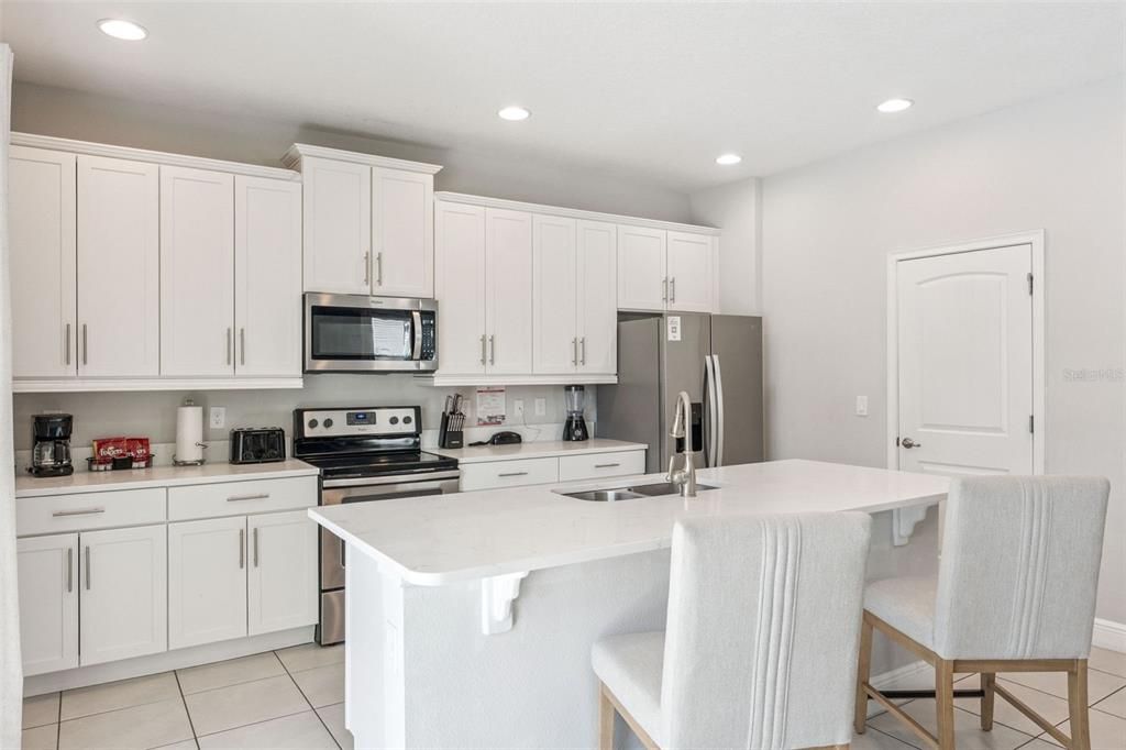 待售: $669,000 (6 贝兹, 6 浴室, 2831 平方英尺)