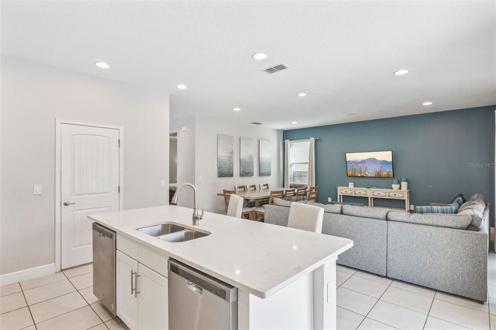 待售: $669,000 (6 贝兹, 6 浴室, 2831 平方英尺)