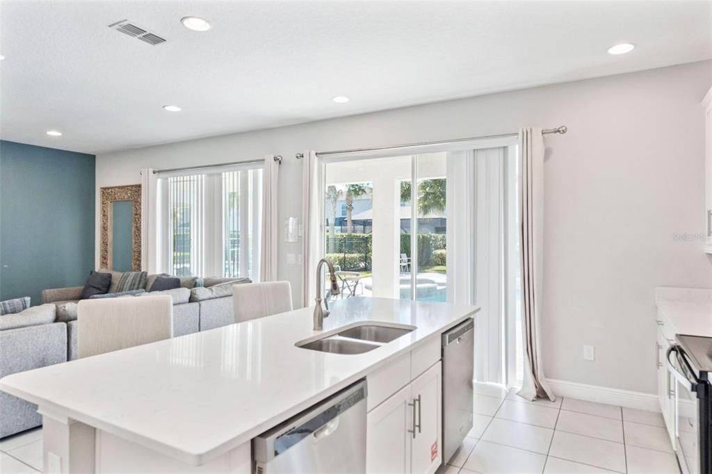 待售: $669,000 (6 贝兹, 6 浴室, 2831 平方英尺)