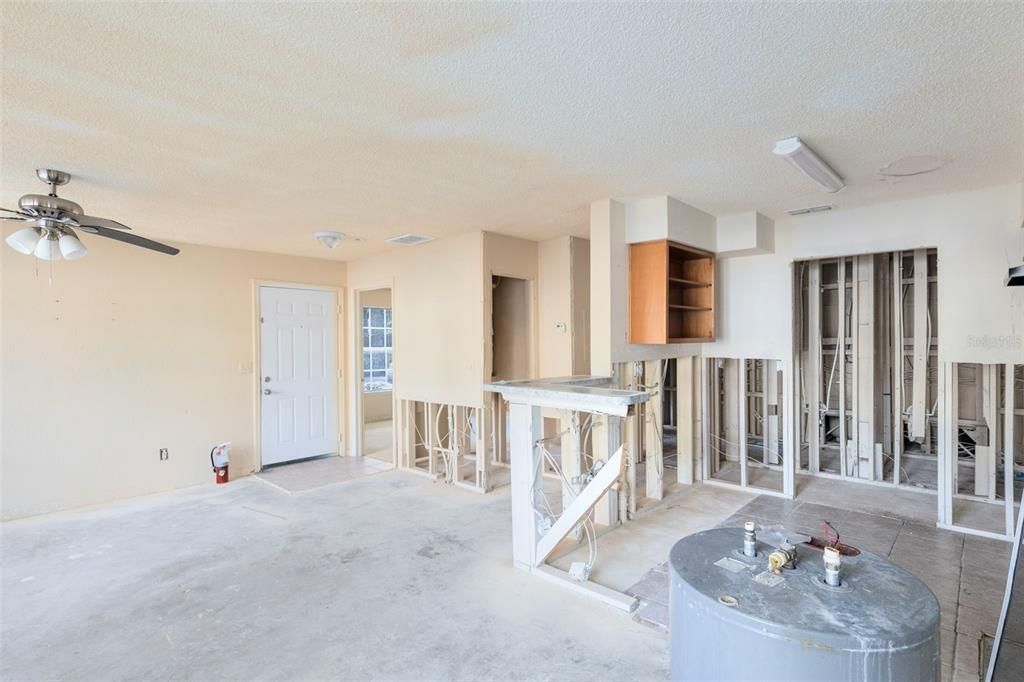 For Sale: $99,900 (2 beds, 2 baths, 934 Square Feet)