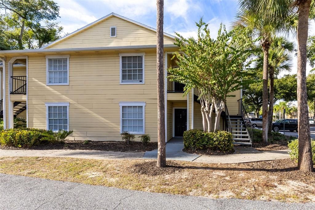 For Sale: $99,900 (2 beds, 2 baths, 934 Square Feet)