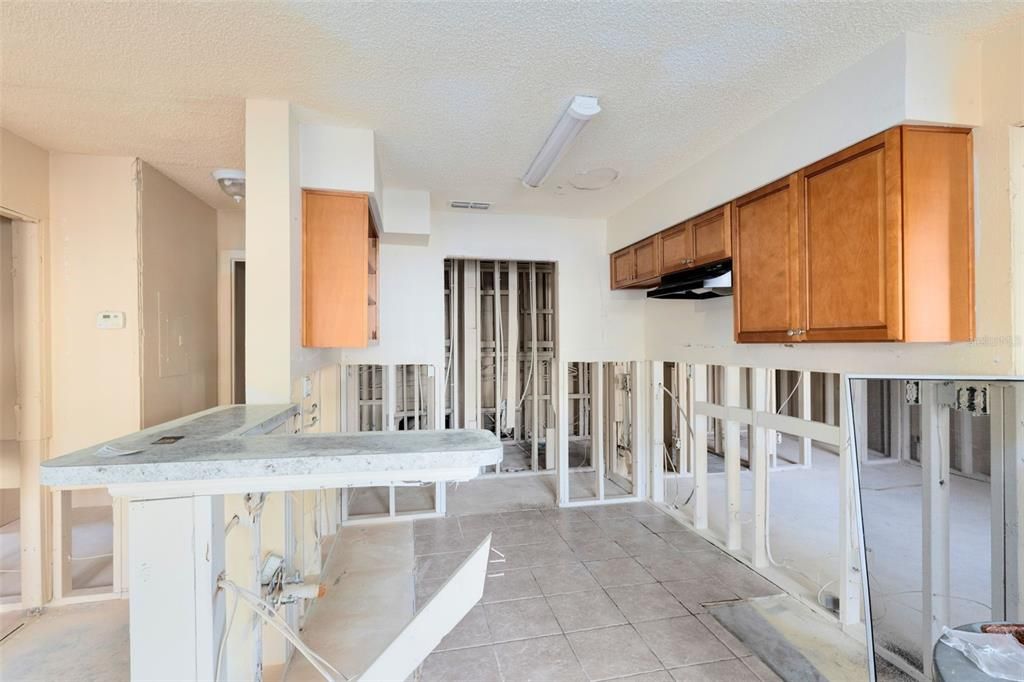 For Sale: $99,900 (2 beds, 2 baths, 934 Square Feet)