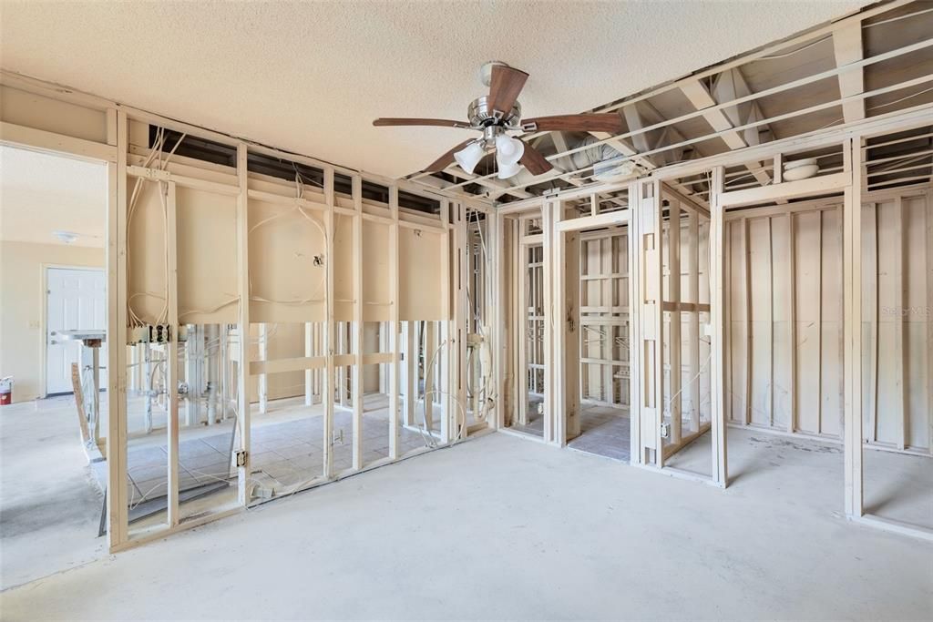 For Sale: $99,900 (2 beds, 2 baths, 934 Square Feet)