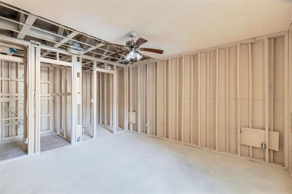 For Sale: $99,900 (2 beds, 2 baths, 934 Square Feet)