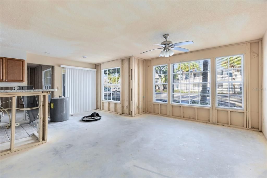 For Sale: $99,900 (2 beds, 2 baths, 934 Square Feet)