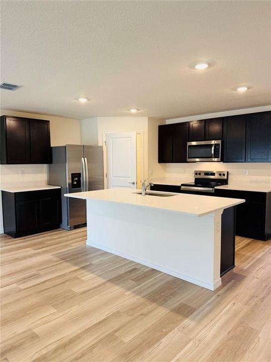 出租: $2,200 (4 贝兹, 2 浴室, 1828 平方英尺)