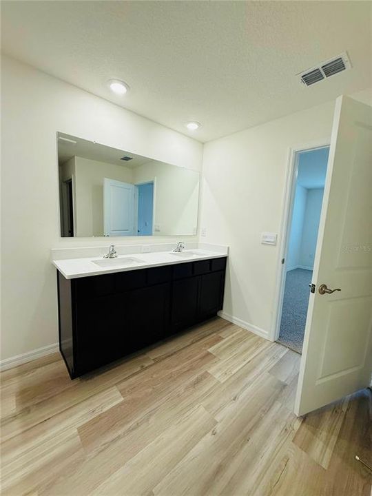 出租: $2,200 (4 贝兹, 2 浴室, 1828 平方英尺)