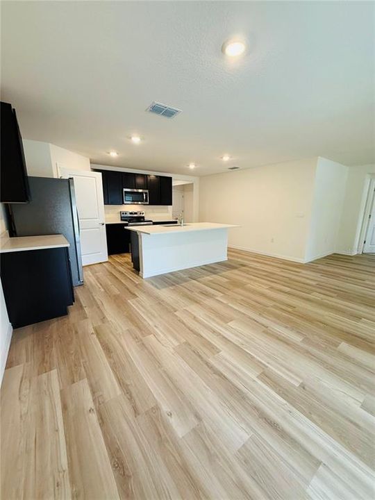 出租: $2,200 (4 贝兹, 2 浴室, 1828 平方英尺)