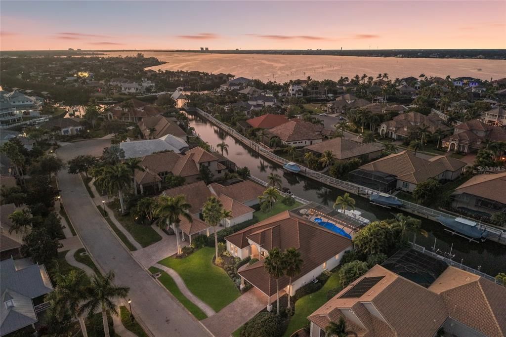 En Venta: $1,250,000 (3 camas, 2 baños, 2557 Pies cuadrados)