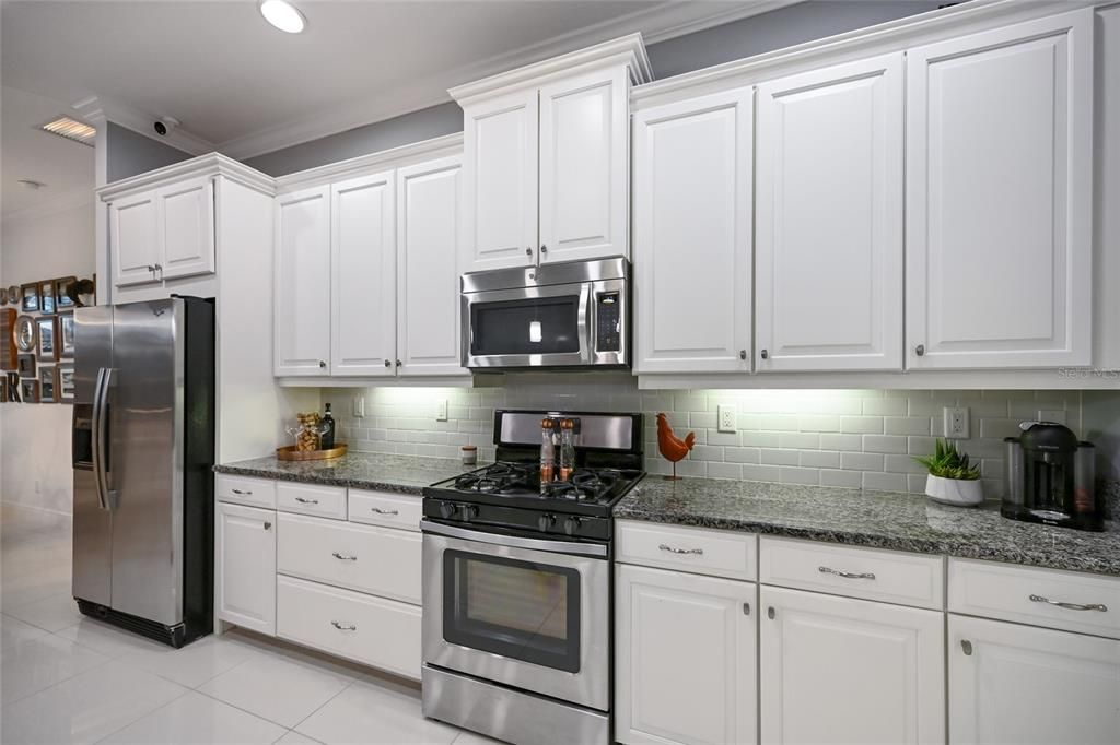 En Venta: $1,250,000 (3 camas, 2 baños, 2557 Pies cuadrados)