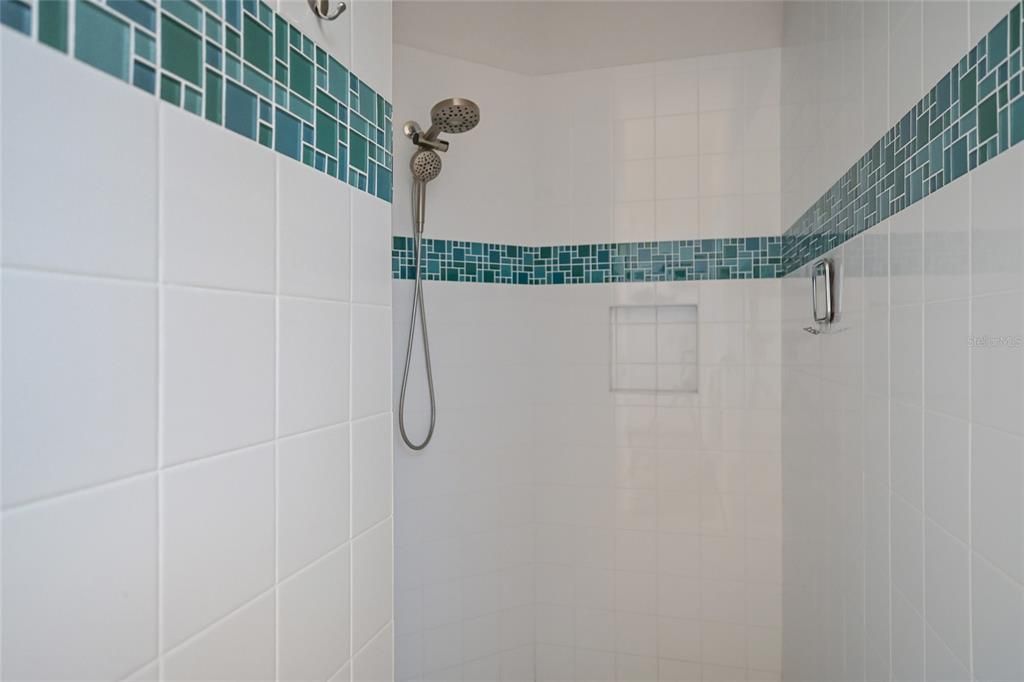 En Venta: $1,250,000 (3 camas, 2 baños, 2557 Pies cuadrados)