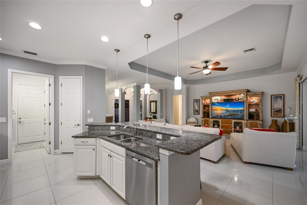 En Venta: $1,250,000 (3 camas, 2 baños, 2557 Pies cuadrados)