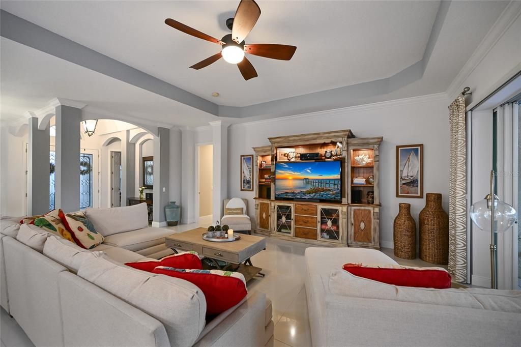 En Venta: $1,250,000 (3 camas, 2 baños, 2557 Pies cuadrados)