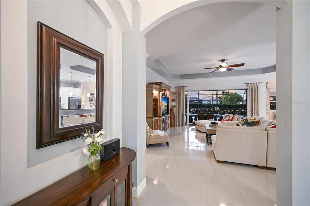 En Venta: $1,250,000 (3 camas, 2 baños, 2557 Pies cuadrados)