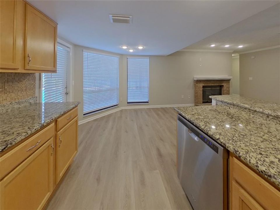 В аренду: $2,799 (4 спален, 2 ванн, 2202 Квадратных фут)