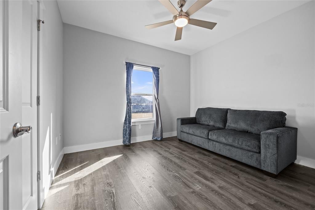 待售: $412,999 (4 贝兹, 2 浴室, 1985 平方英尺)