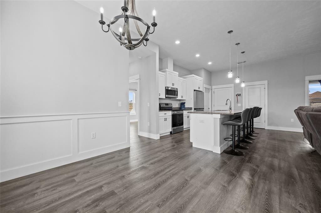 待售: $412,999 (4 贝兹, 2 浴室, 1985 平方英尺)