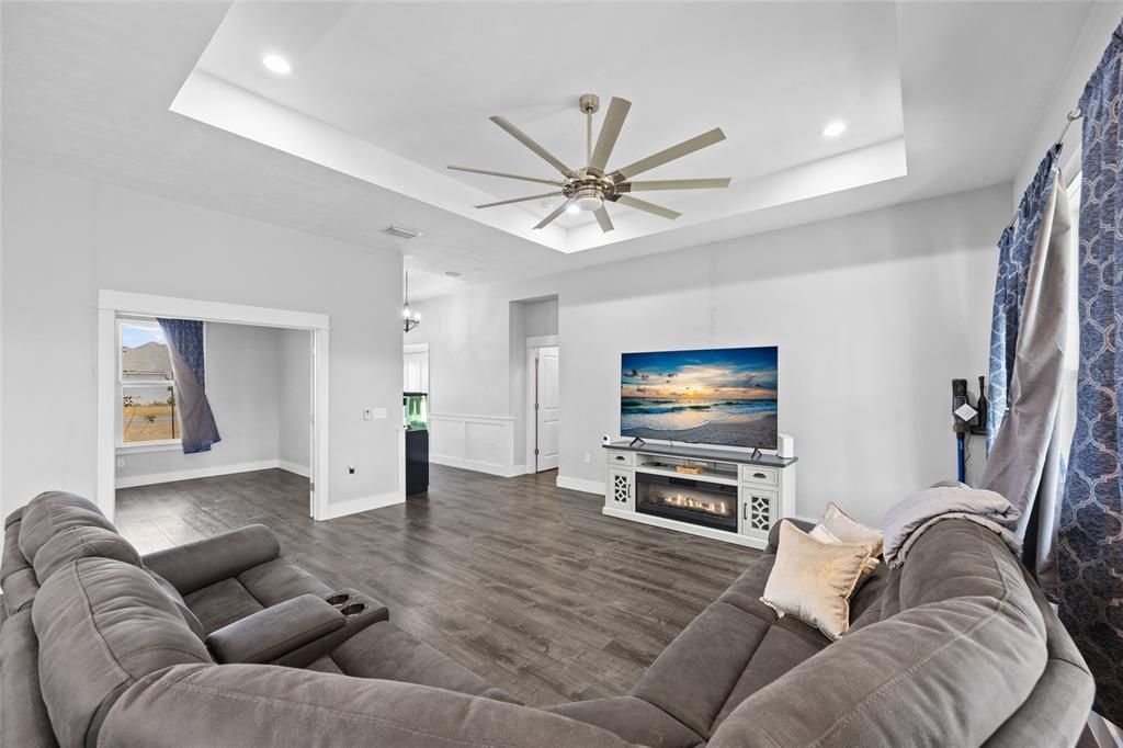 待售: $412,999 (4 贝兹, 2 浴室, 1985 平方英尺)