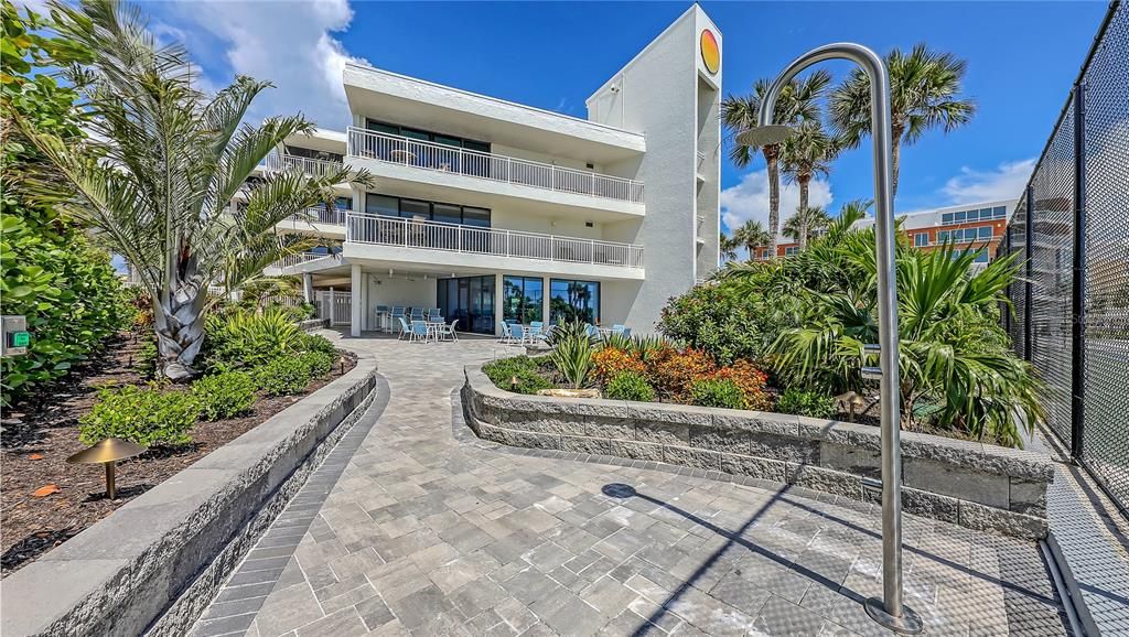 待售: $930,000 (2 贝兹, 2 浴室, 1215 平方英尺)