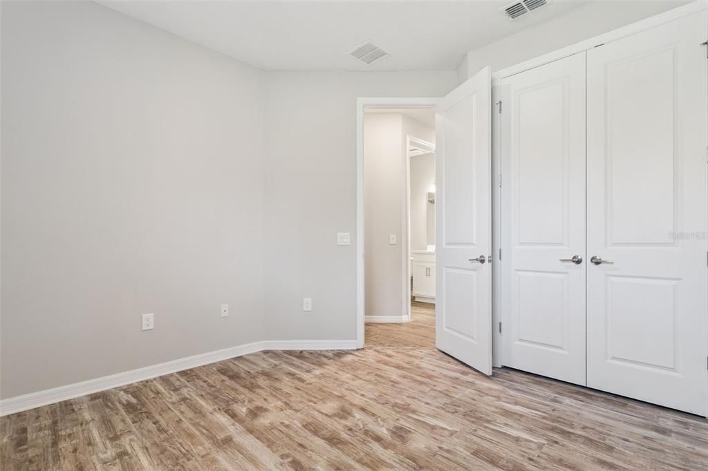 На продажу: $439,900 (4 спален, 3 ванн, 2420 Квадратных фут)