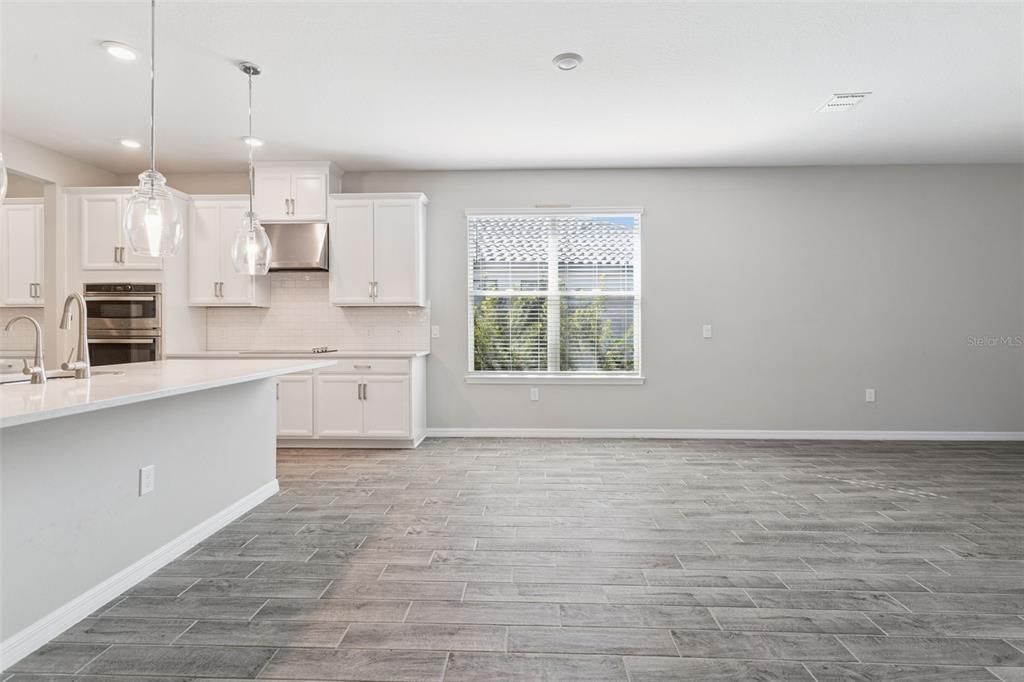 На продажу: $439,900 (4 спален, 3 ванн, 2420 Квадратных фут)