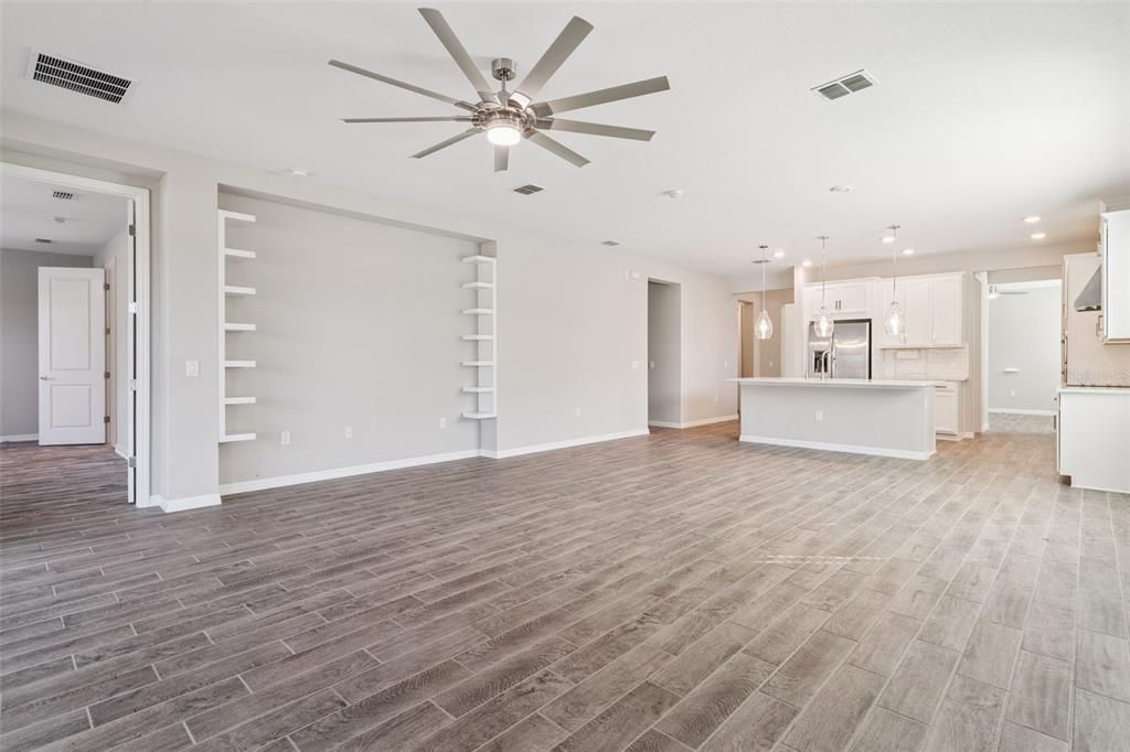 На продажу: $439,900 (4 спален, 3 ванн, 2420 Квадратных фут)