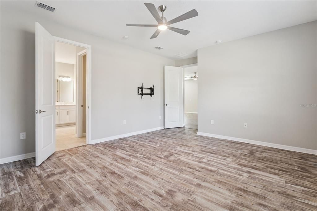 На продажу: $439,900 (4 спален, 3 ванн, 2420 Квадратных фут)