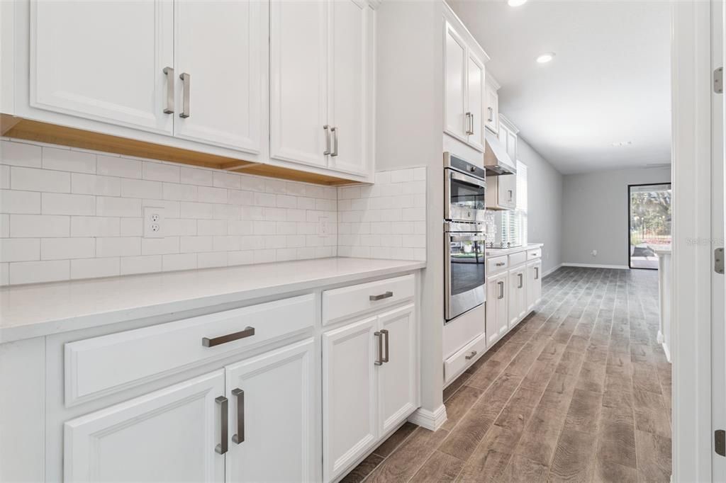 На продажу: $439,900 (4 спален, 3 ванн, 2420 Квадратных фут)