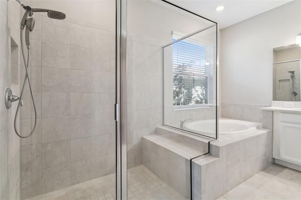 На продажу: $439,900 (4 спален, 3 ванн, 2420 Квадратных фут)