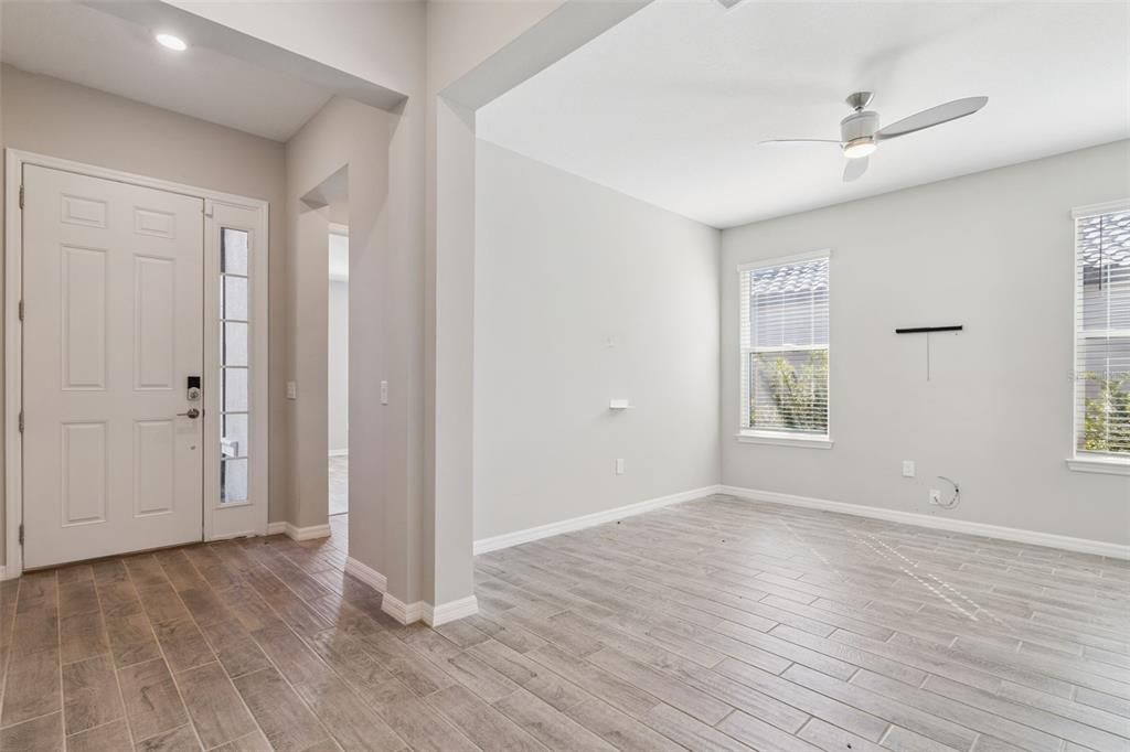 На продажу: $439,900 (4 спален, 3 ванн, 2420 Квадратных фут)