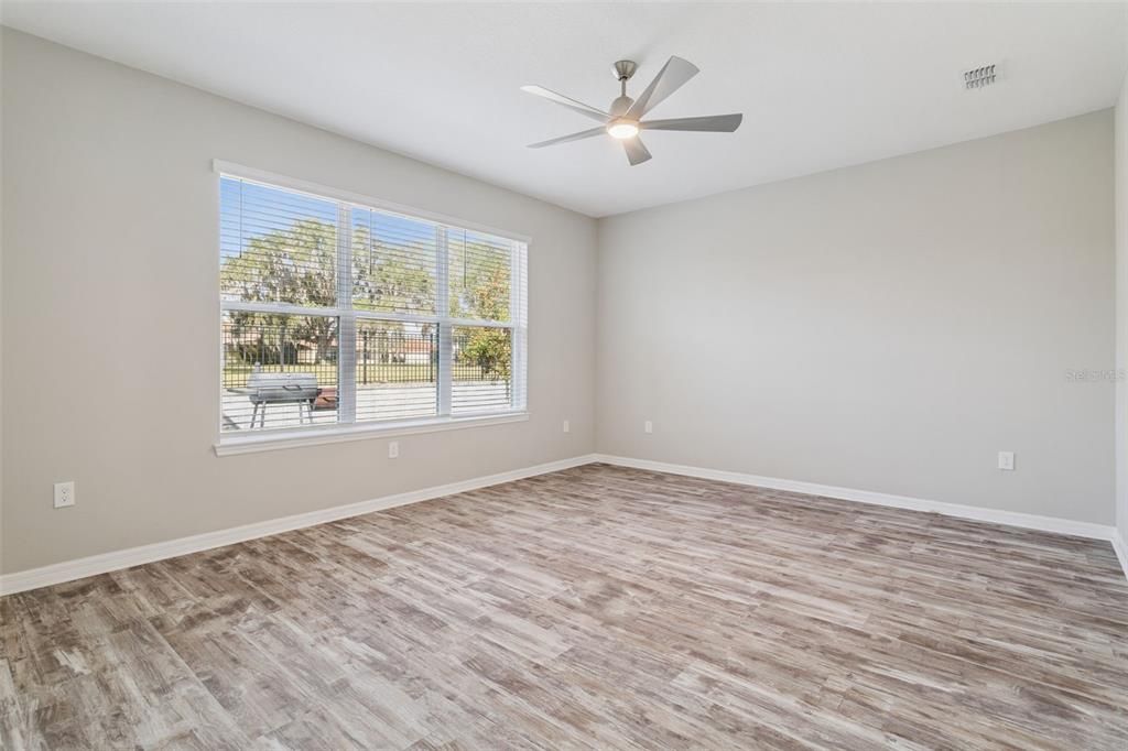 На продажу: $439,900 (4 спален, 3 ванн, 2420 Квадратных фут)