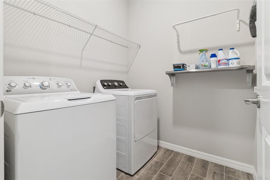 На продажу: $439,900 (4 спален, 3 ванн, 2420 Квадратных фут)