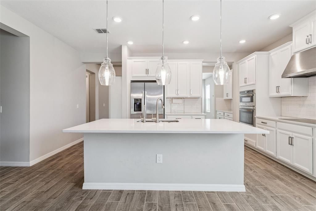 На продажу: $439,900 (4 спален, 3 ванн, 2420 Квадратных фут)