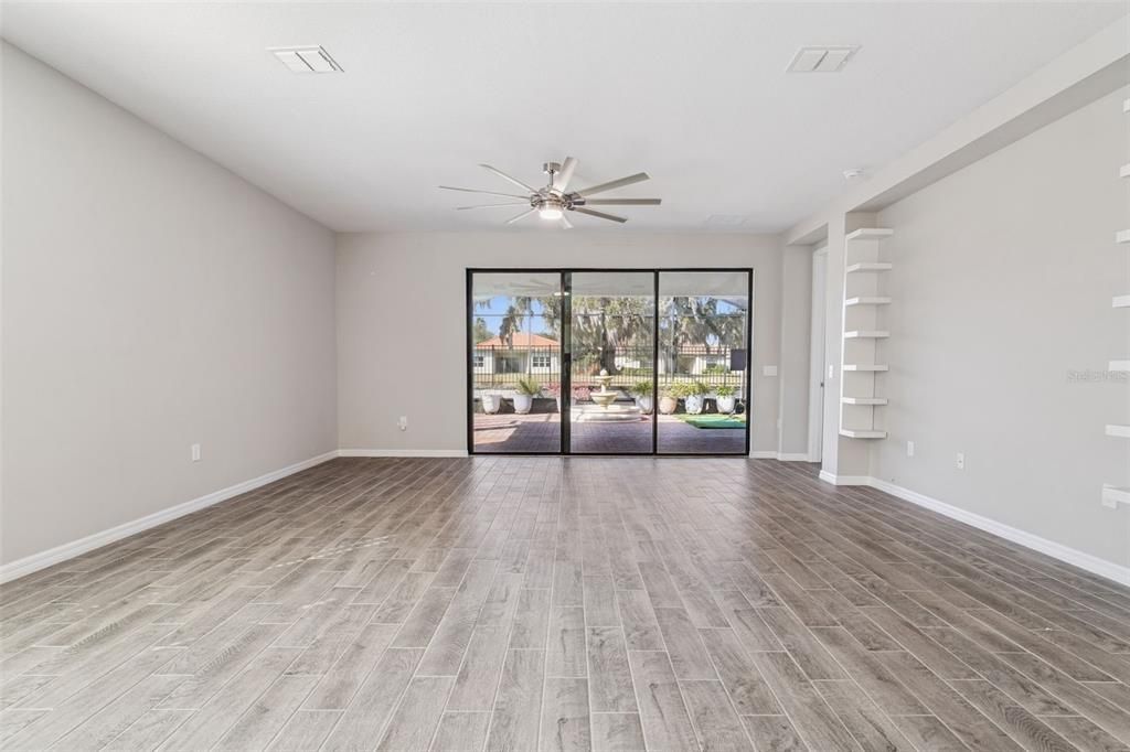 На продажу: $439,900 (4 спален, 3 ванн, 2420 Квадратных фут)