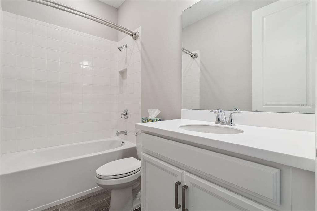 На продажу: $439,900 (4 спален, 3 ванн, 2420 Квадратных фут)