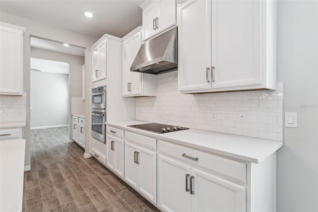 На продажу: $439,900 (4 спален, 3 ванн, 2420 Квадратных фут)