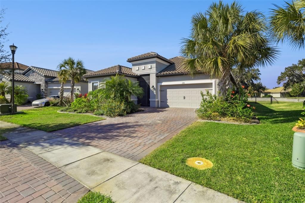 На продажу: $439,900 (4 спален, 3 ванн, 2420 Квадратных фут)